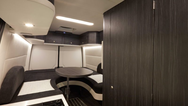 En utilisant l’expérience et la connaissance approfondie des constructeurs des yachts néerlandais, nous avons introduit sur le marché un camping-car très luxueux pour 2 personnes. Ce camping-car est construit sur châssis Mercedes-Benz et vendu exclusivement par des dealers Mercedes-Benz sélectionnés.

En plus de son allure, le Roadtrip doit son succès à sa qualité, sa fonctionnalité et sa robustesse. Ces valeurs, en combinaison avec sa conception façon Yacht et l’artisanat avec lequel le Roadtrip est construit, sont la raison pourquoi il est le meilleur de son genre.